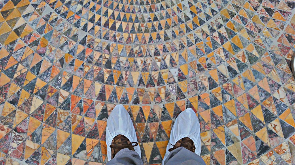 Villa dei Papiri, Herculaneum. July 2019.
Detail of polychrome mosaic floor, from the Belvedere. Photo courtesy of Giuseppe Ciaramella.